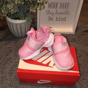 Like New! Nike Infant Pink Shoe. Size 4c.